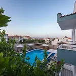 Oezguem Aparthotel