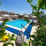 Oezguem Aparthotel