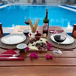 Oezguem Aparthotel Datca