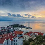 Oezguem Datca