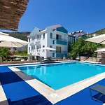 Oezguem Aparthotel 4*