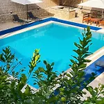 Oezguem Aparthotel Datca