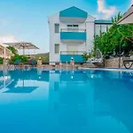 Oezguem Aparthotel 4*