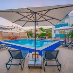 Oezguem 4* Datca