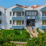 Oezguem Aparthotel 4*