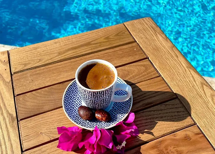 Oezguem Aparthotel 4*