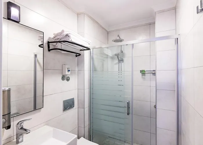 Aparthotel Oezguem 4*