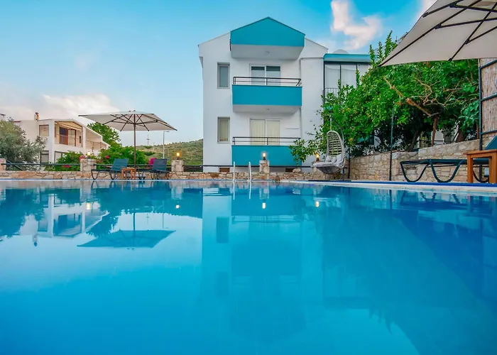 Oezguem Aparthotel 4*