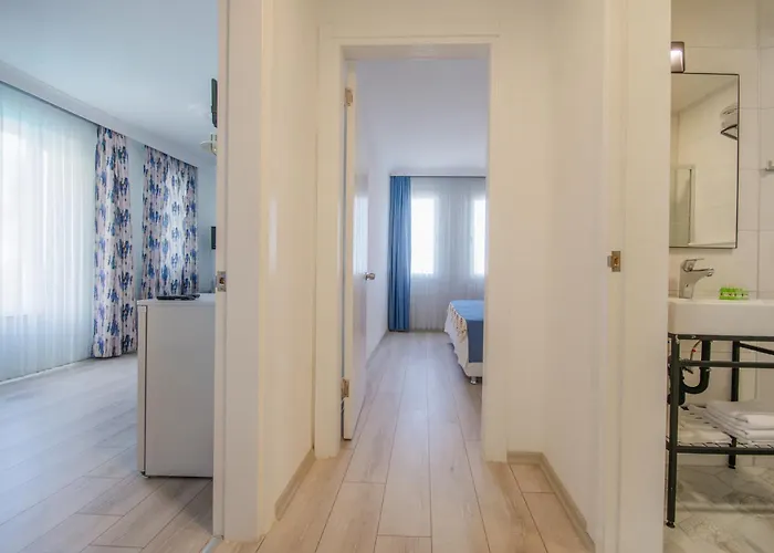 Aparthotel Oezguem 4*