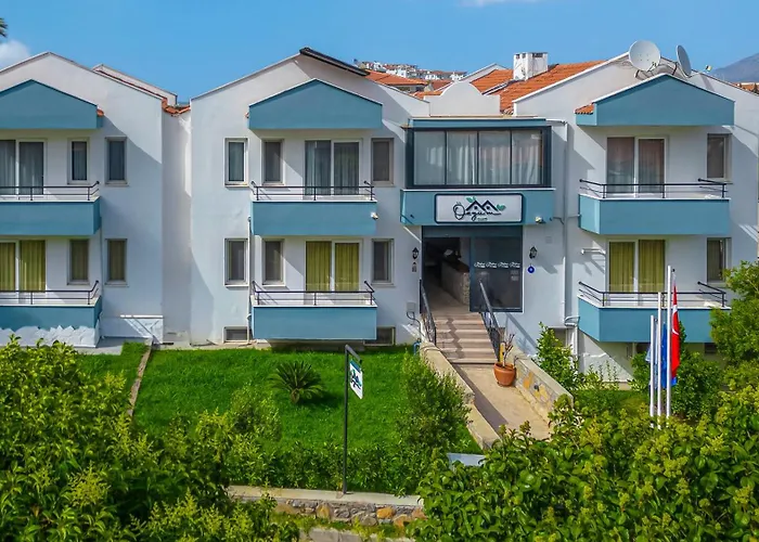 Oezguem Aparthotel 4*